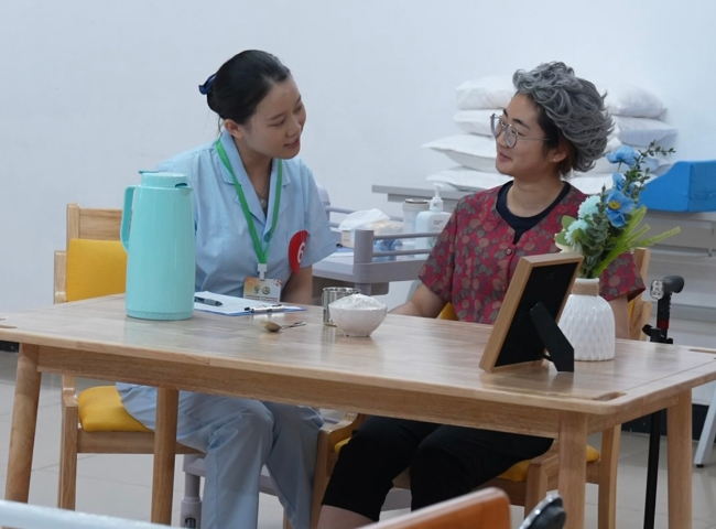 2 养老护理员赛项生活照护（机构场景）比赛现场.jpg