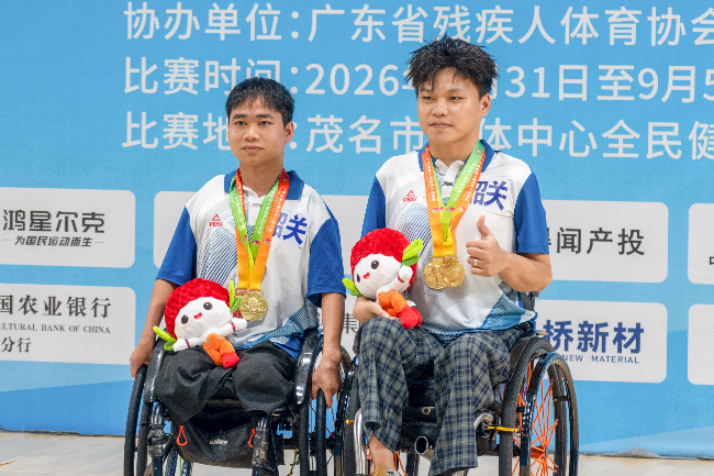 硬地滚球项目广越想、倪映国荣获BC4级男双冠军.jpg