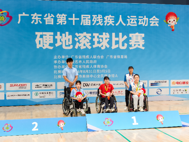 硬地滚球项目天丽虹荣获BC4级女单亚军.jpg
